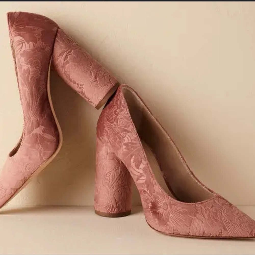 Pour La Victoire Pink Velvet Cece‎ Rose Pointed Floral Embossed Pump 9.5